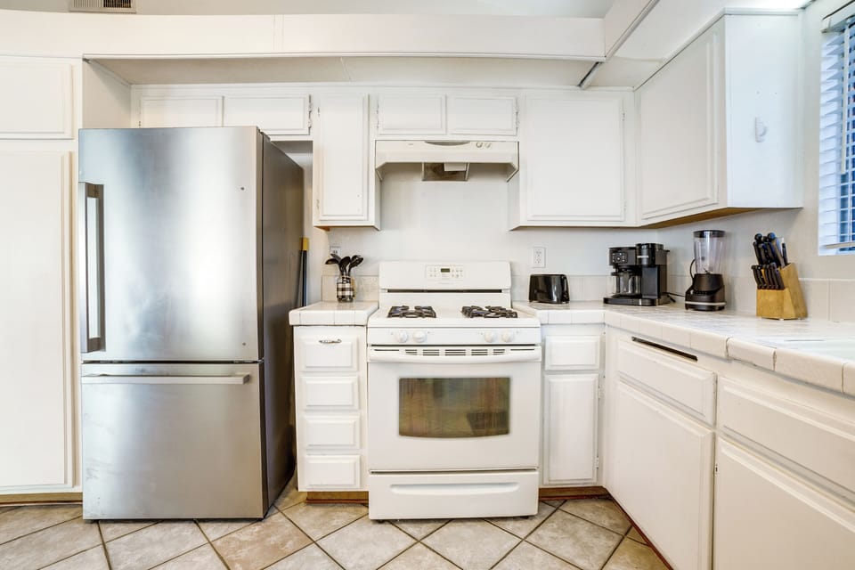 Kitchen | Single-Story Home | Central A/C & Heat