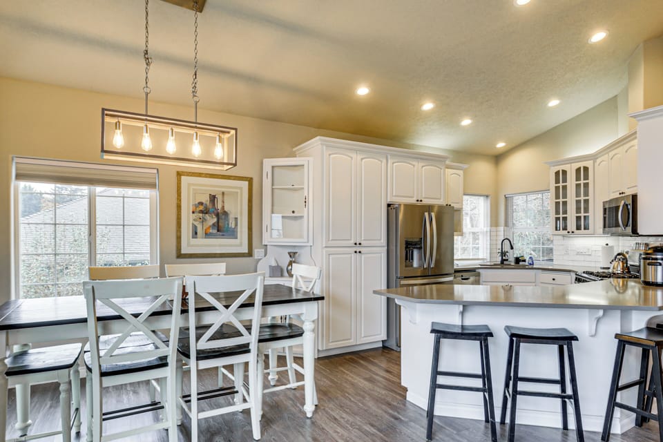 Kitchen | Dining Area | Free WiFi