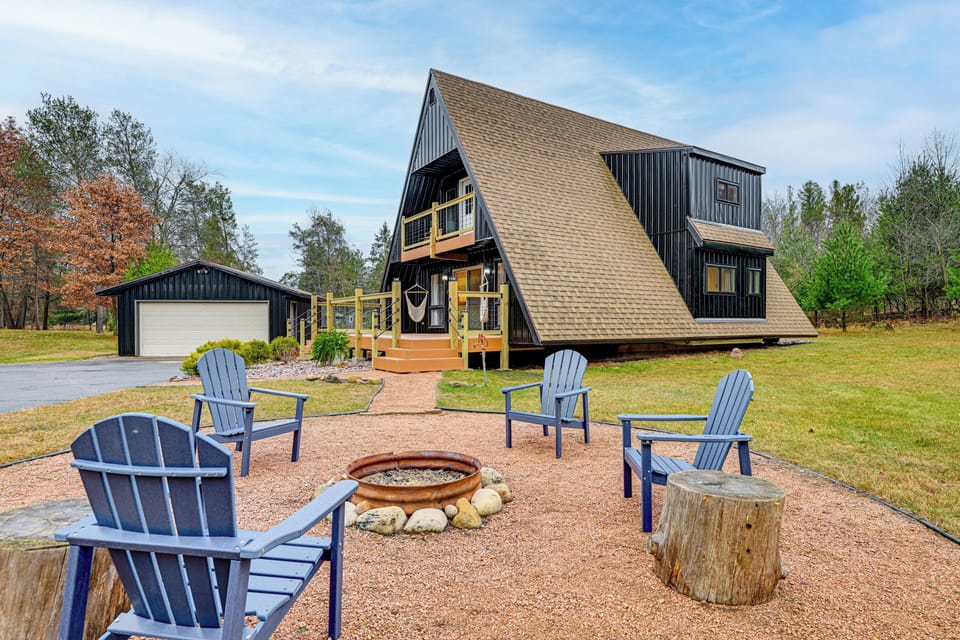 Nekoosa Vacation Rental | 2BR | 1BA | 1,610 Sq Ft | 4 Steps to Access