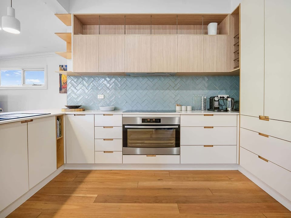 Kitchen + Nespresso Coffee Machine + Breakfast Bar & Stools