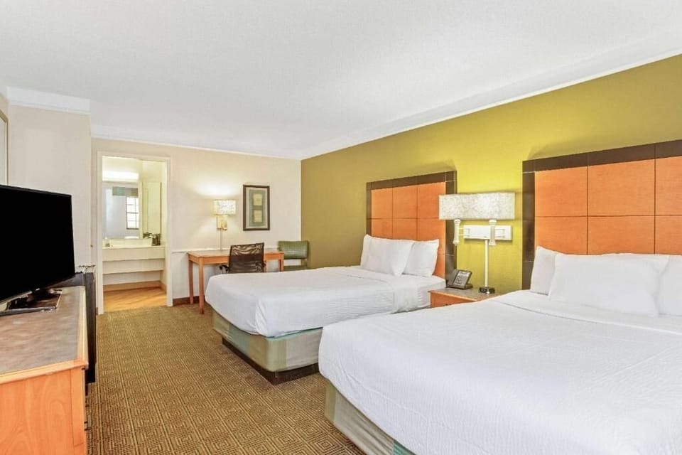 Relax together in a bright double-room with cozy bedding.