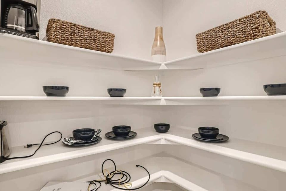 Walk In Pantry 