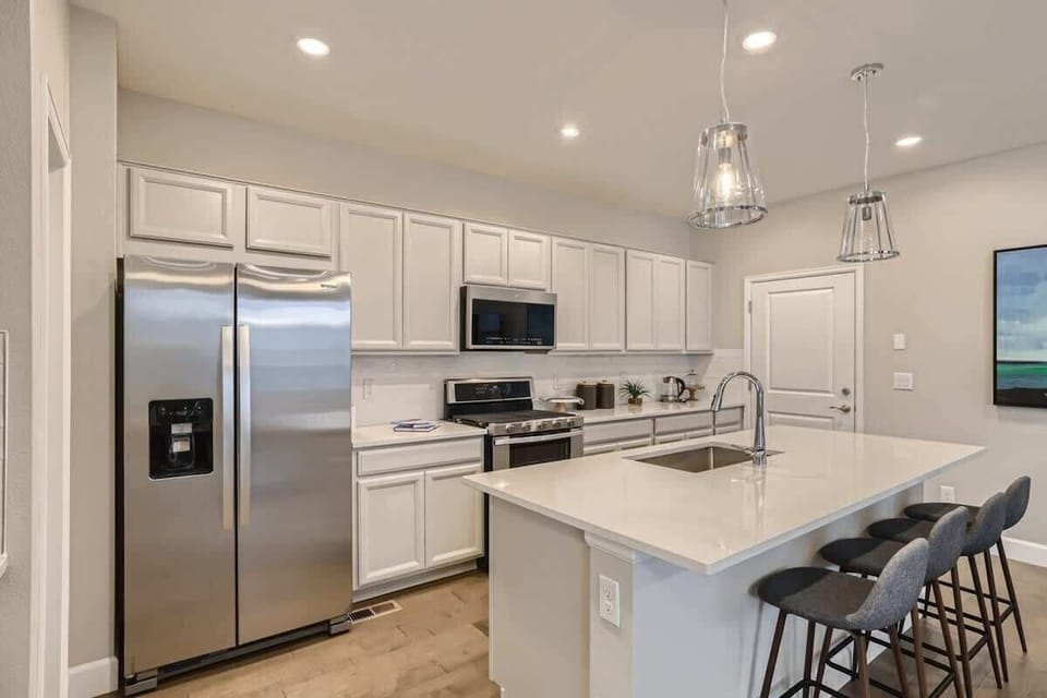 Kitchen Featuring High-Quality Appliances for Easy Cooking
