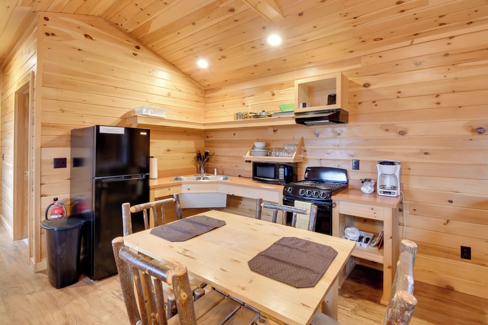 Dining Area & Kitchen