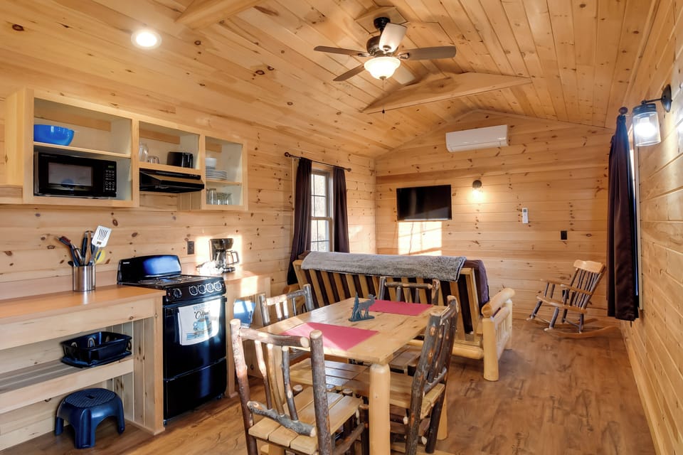Dining Area & Kitchen