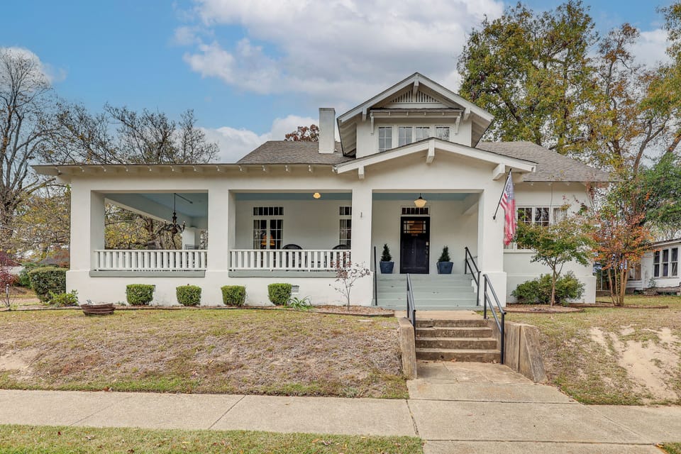 Texarkana Vacation Rental | 5BR | 2BA | Steps Required | 3,400 Sq Ft
