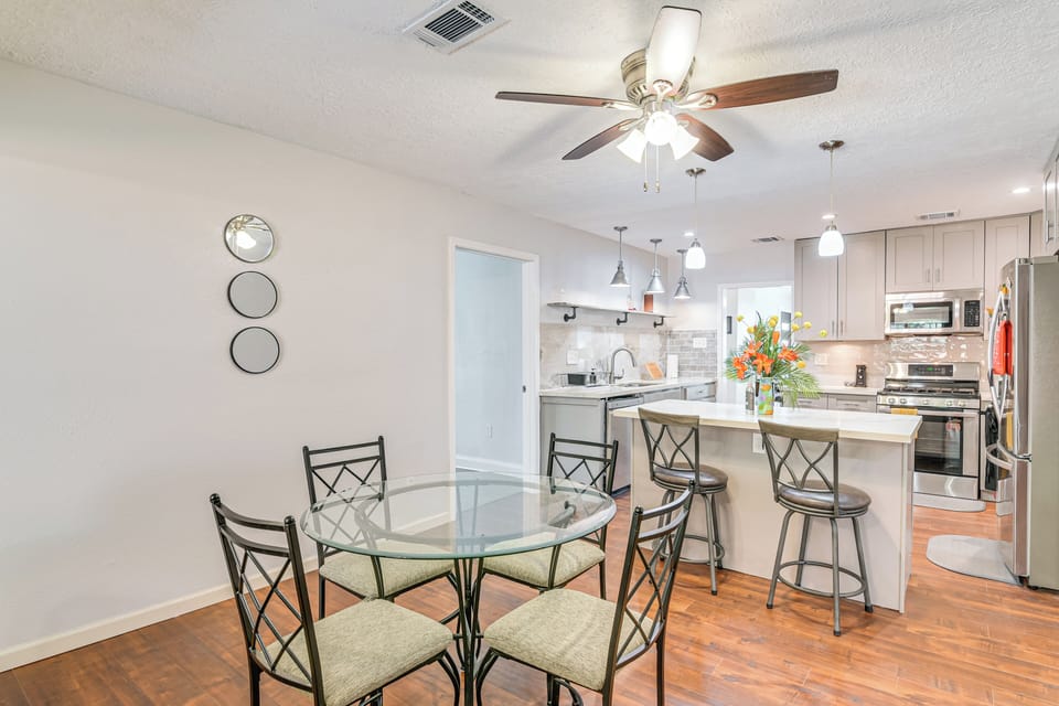 Dining Area | Games & Books