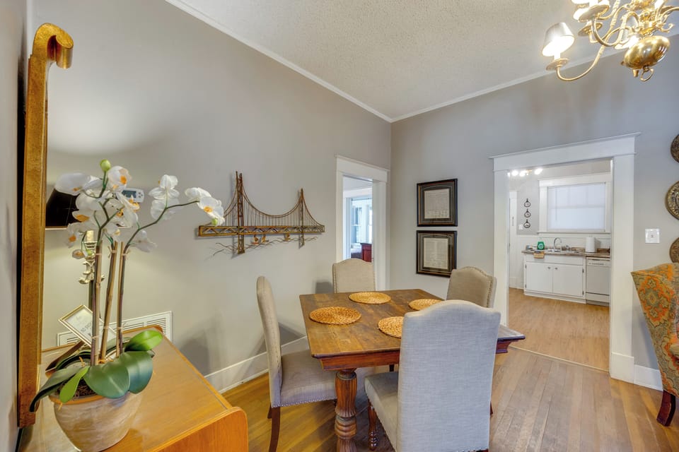 Dining Room | Dishware/Flatware Provided
