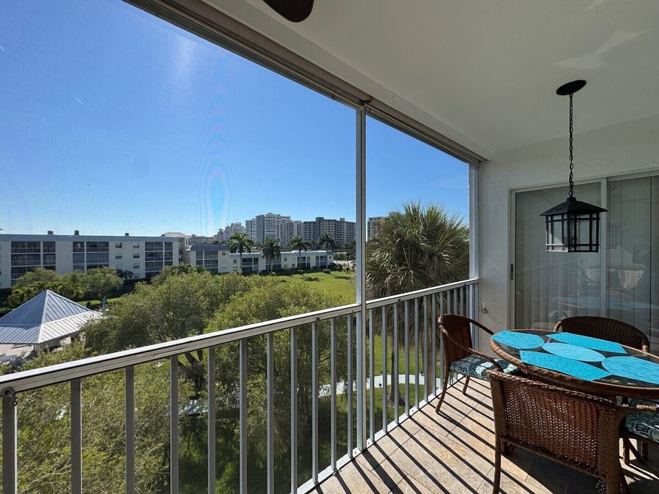 Large Screened Balcony with Dining Space