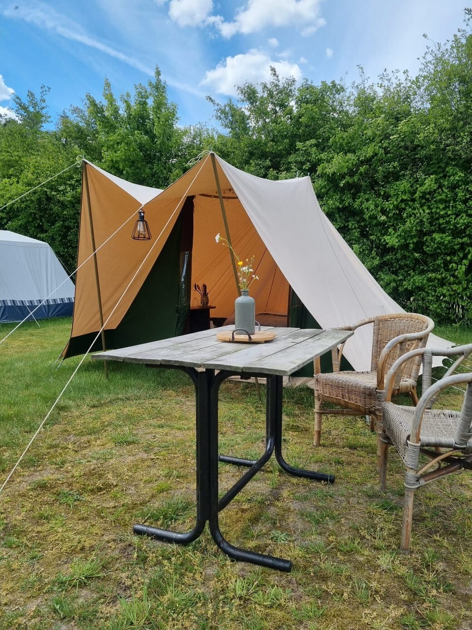 Camping Ont Moeten - Endless - front with garden furniture set