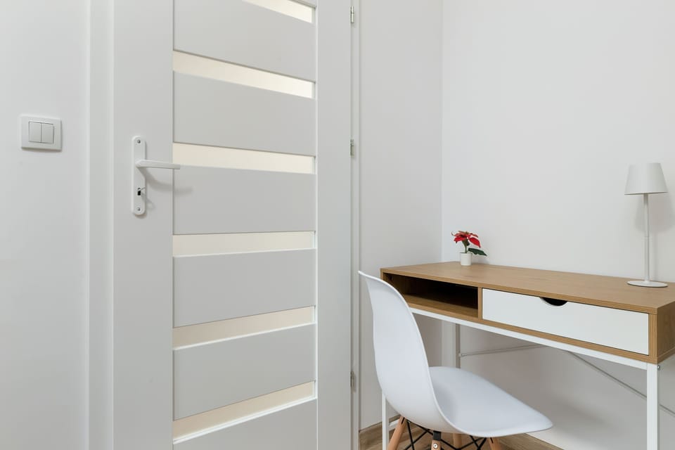 The bedroom's modern design ensures a comfortable stay.