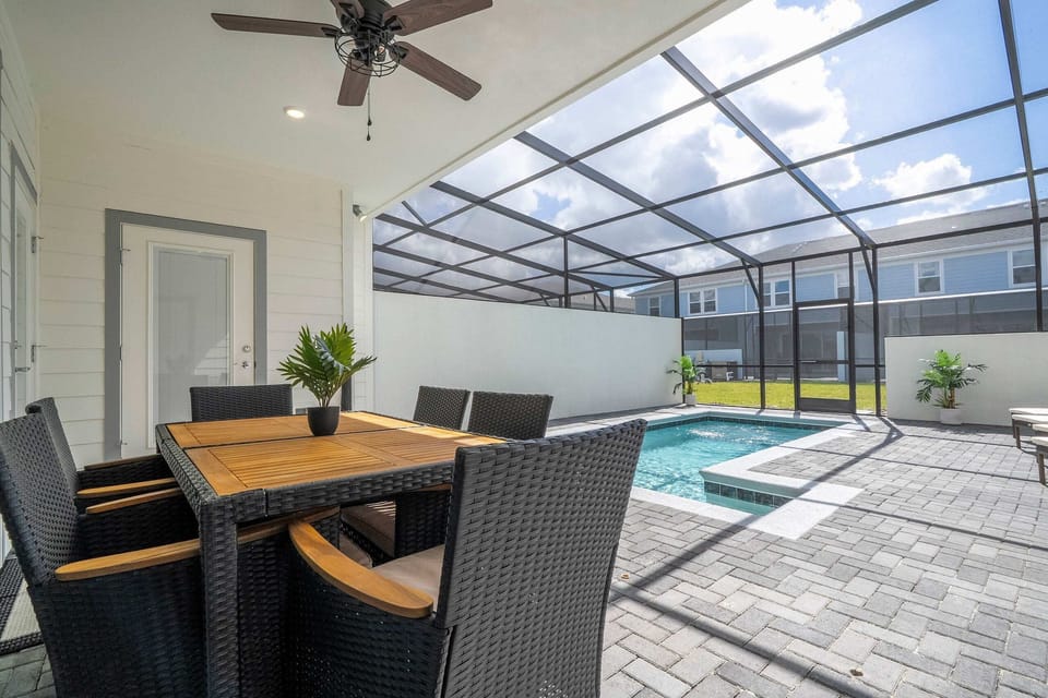 Seating area,Swimming pool