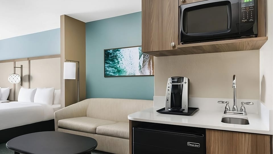 Living area + dining area, a perfect place for family getaways!