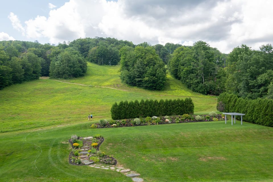 A scenic retreat where fresh mountain air and beautiful surroundings make for an unforgettable stay.