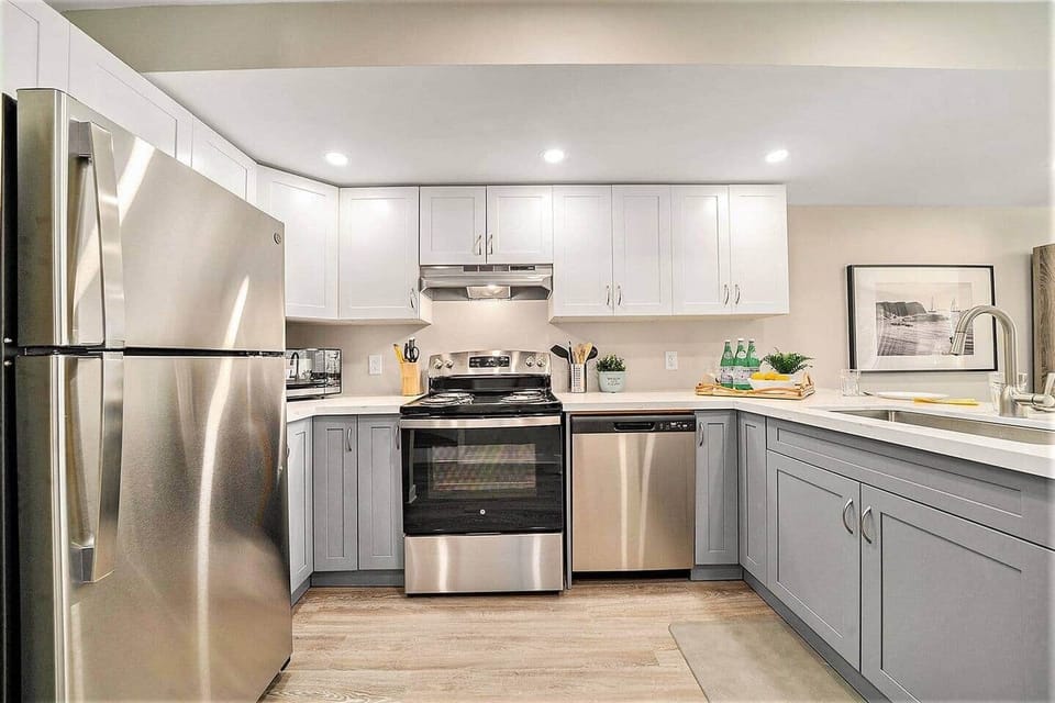 Modern open-concept kitchen in an Ottawa professional rental.