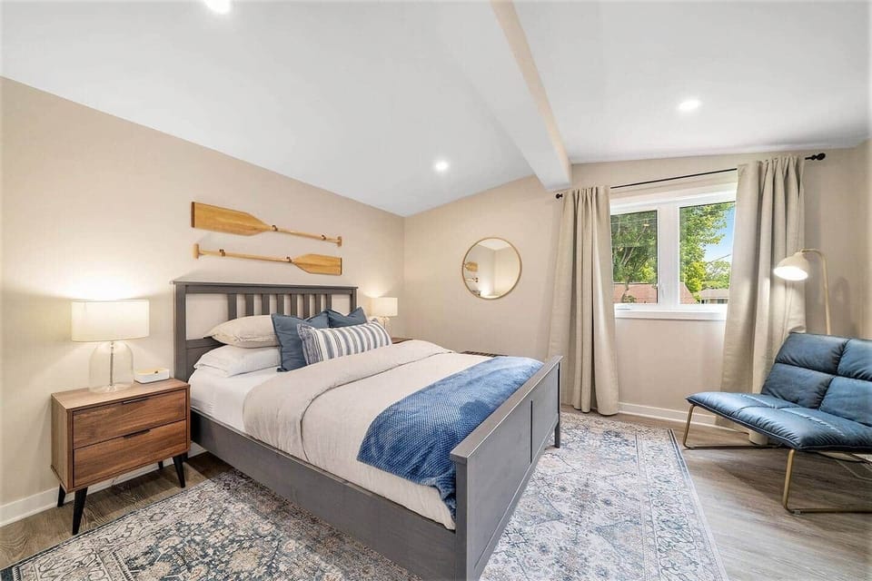 Coastal-inspired bedroom in an Ottawa midterm executive suite.
