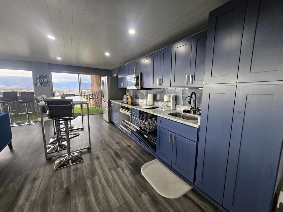 Spotless open kitchen with a bar glass washer, refrigerated & filtered water from the sink and a hidden dishwasher!