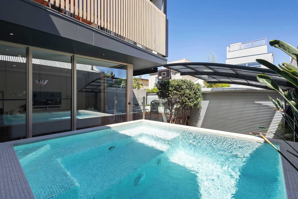 Self Cleaning Pool