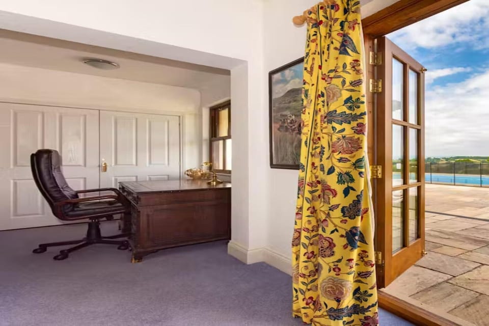 Entrance / Reception