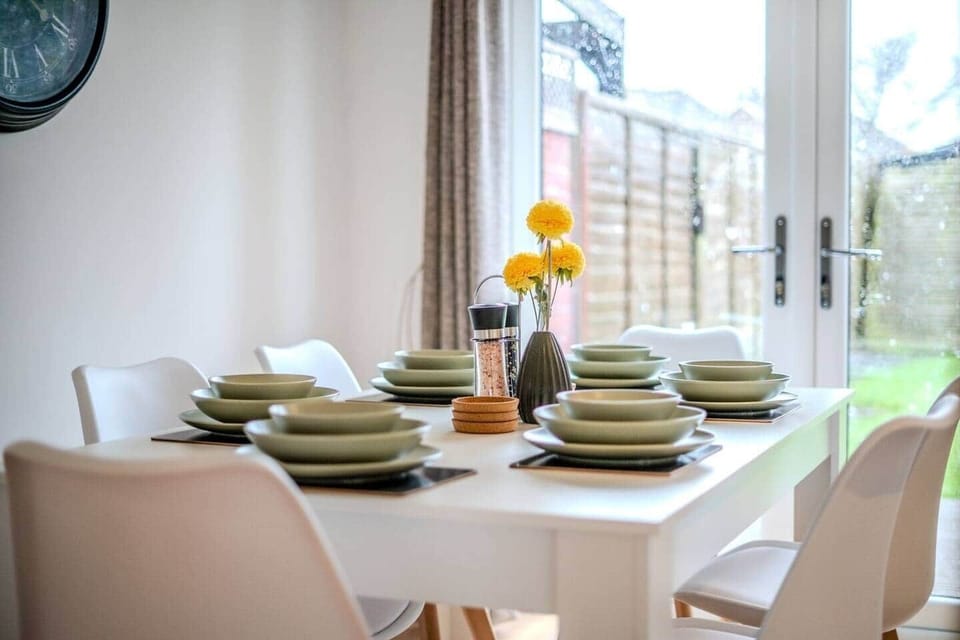 Diningroom BOOK your STAY Now!