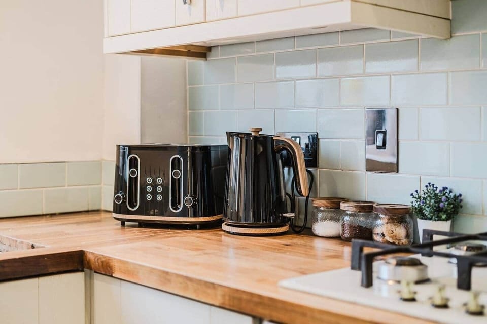 Fully Equipped new kitchen BOOK your STAY Now!