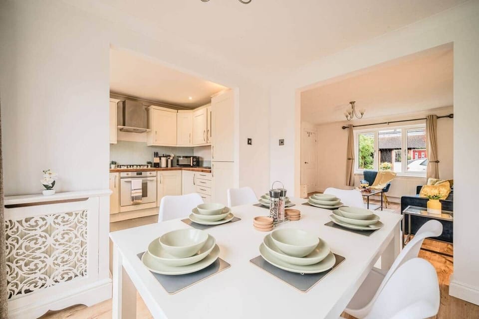 Comfortable Diningroom BOOK your STAY now!
