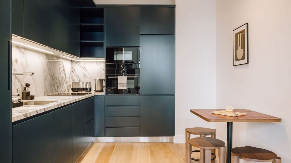 A contemporary kitchen with marble countertops — where beauty meets practicality.
 #AndoLiving #Portugal #Santos #MarbleVibes #ModernKitchen