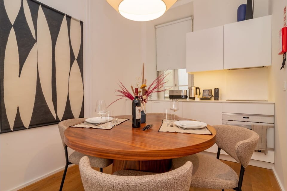 An inviting dining area that will comfortably fit everyone.
#diningarea #comfort #modern #portugal #pt #lisbon