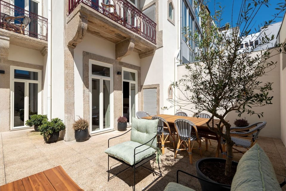 Gorgeous private patio with stylish outdoor furniture — perfect for soaking up the sun or enjoying a relaxed evening al fresco.

#AndoLiving #OutdoorEscape #SunnyVibes #DesignDetails