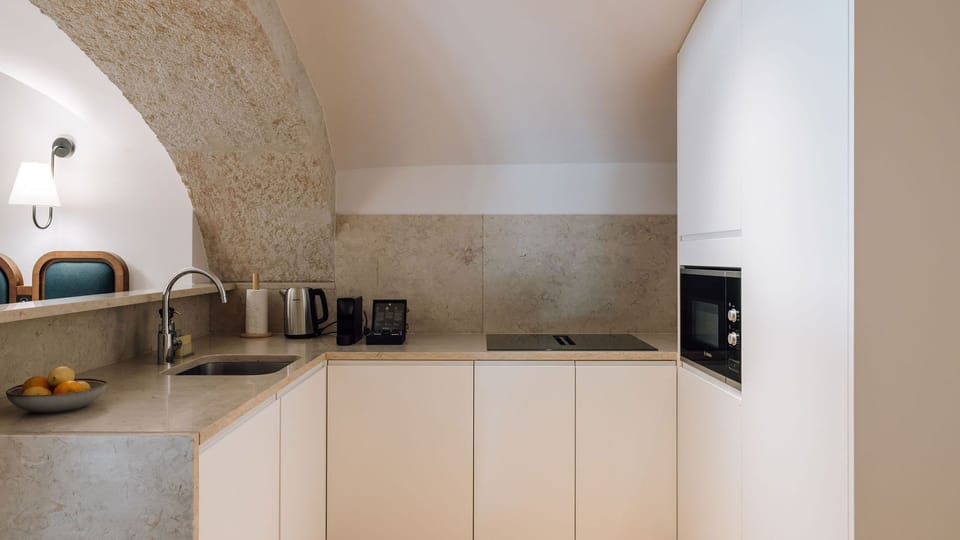 The studio offers a fully equipped kitchenette composed of high-end appliances for a delightful culinary experience.
#kitchenette #highquality #portugal #pt #lisbon