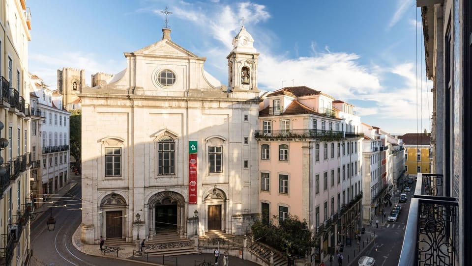 Enjoy a charming view over Lisbon’s historic Madalena Church — a unique backdrop that brings the city’s heritage right to your window.

#LovelyStay #LisbonViews #MadalenaChurch #HistoricCharm