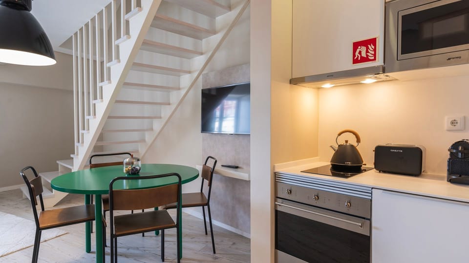 Dine comfortably in modern dining nook that’s perfect for enjoying your meals.
#diningarea #modern #portugal #pt #lisbon