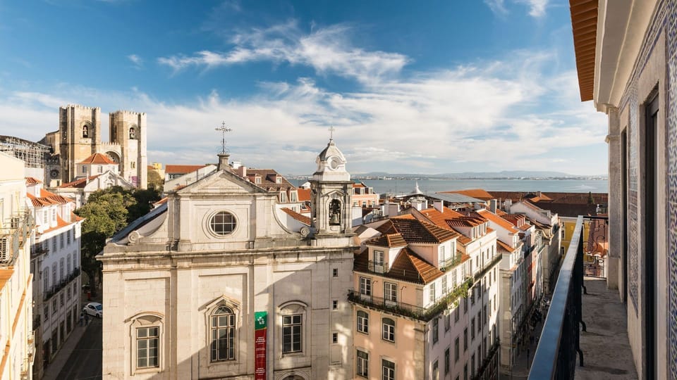 Ideally located to visit the city and enjoy de amazing view

 #lisbon #view #pt #portugal