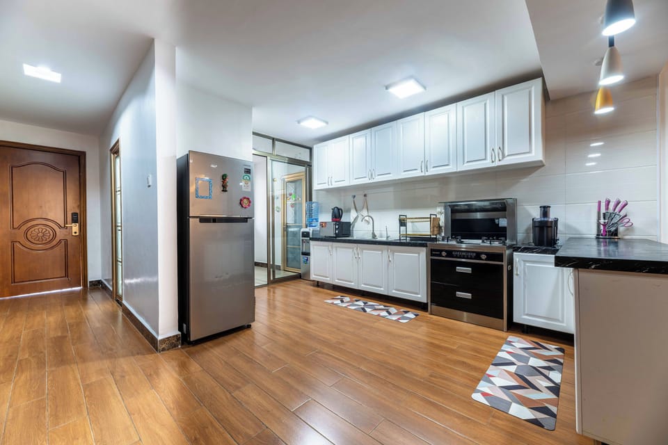 Kitchen amenities include: refrigrator, microwave, cooker, kettle, juicer etc.