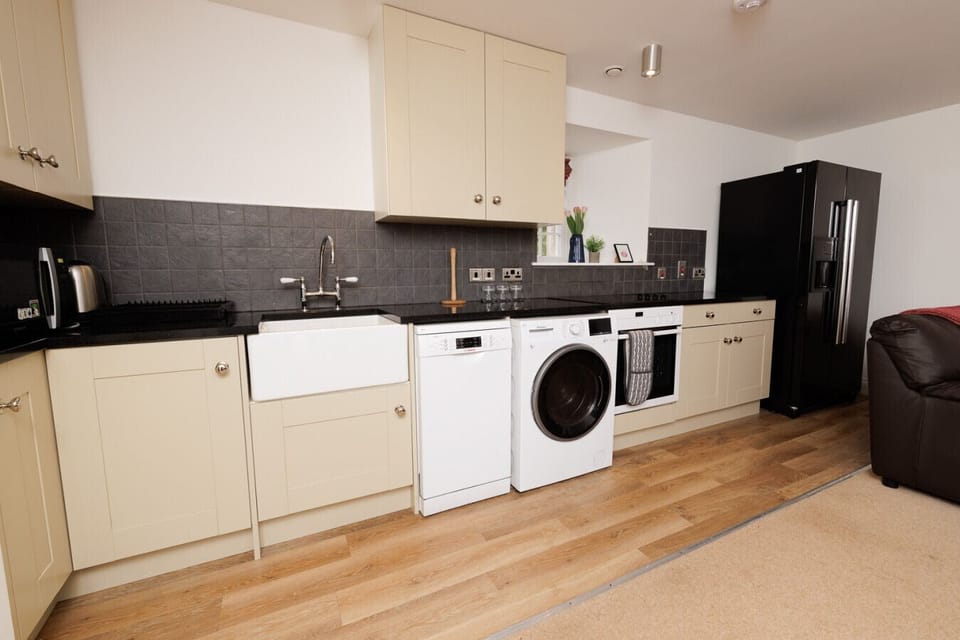 fully equipped kitchen