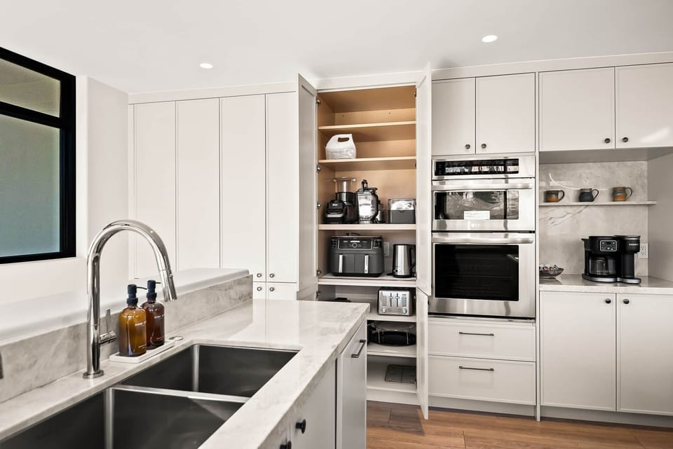 Kitchen with oven, microwave,  air fryer, food processer/blender 