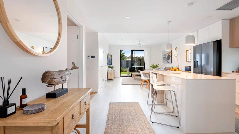 Sunrise Ocean View | Open plan living, Dining and Kitchen areas | Fully fenced courtyard with Alfresco dining 