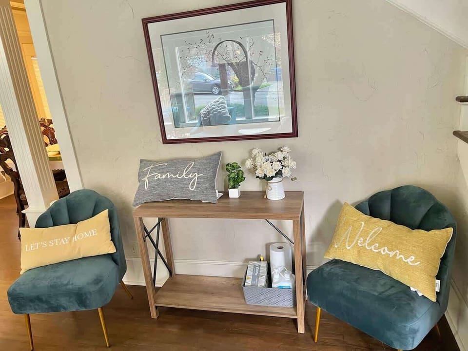 Main Floor Chair
主层椅子1