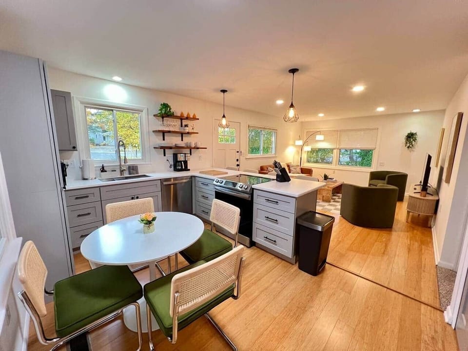 Dining table for 4,  as well as, bar seating for 4