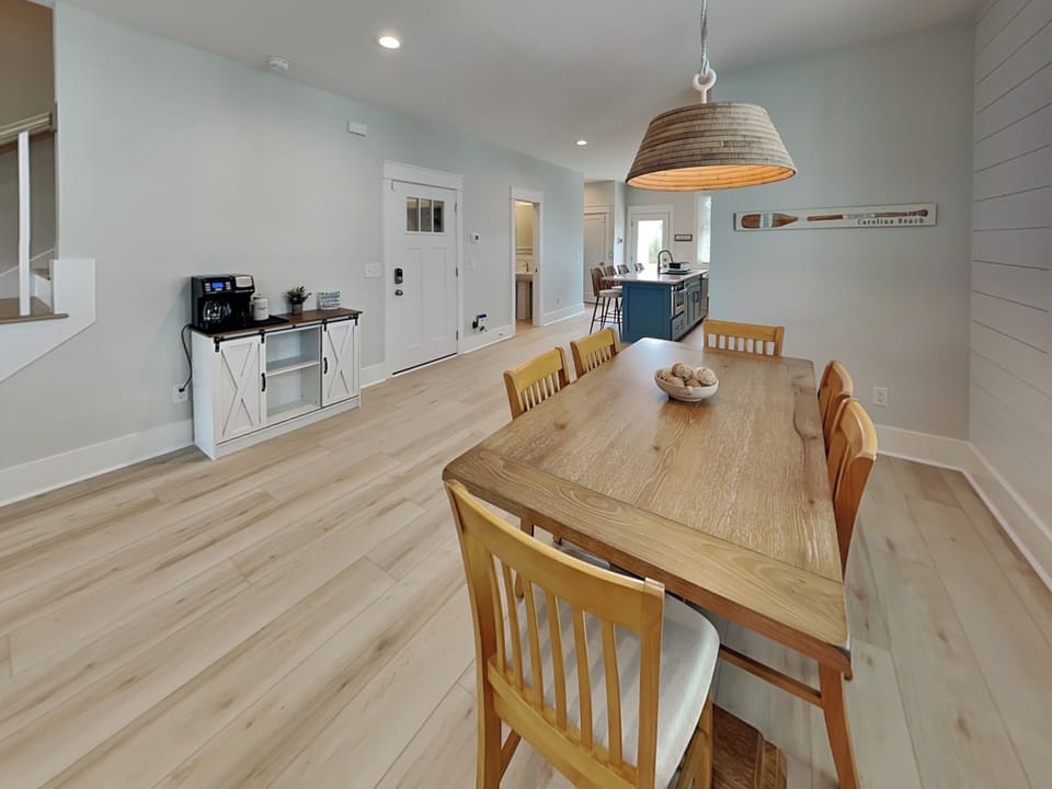 Dining Area - Seating for 6