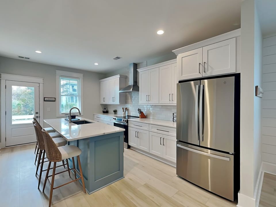 Kitchen -  Breakfast Bar Seating for 4