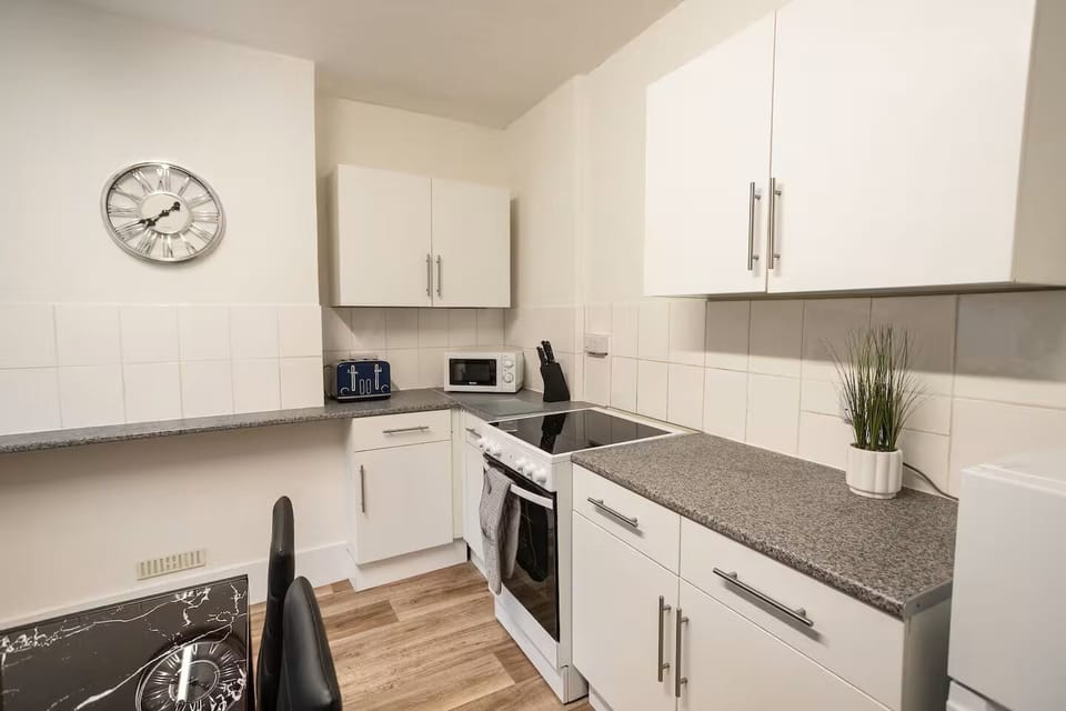 Full kitchen showing Microwave, Toaster, Hob and Oven