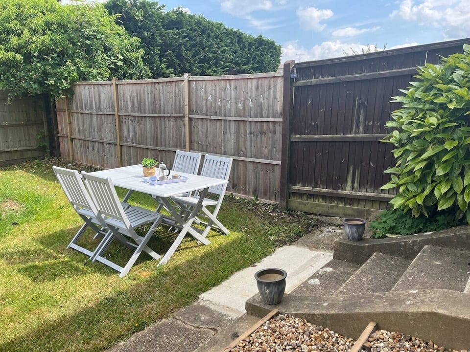 
We provide a parasol and sun loungers but we have no control over the British weather though, sorry. 