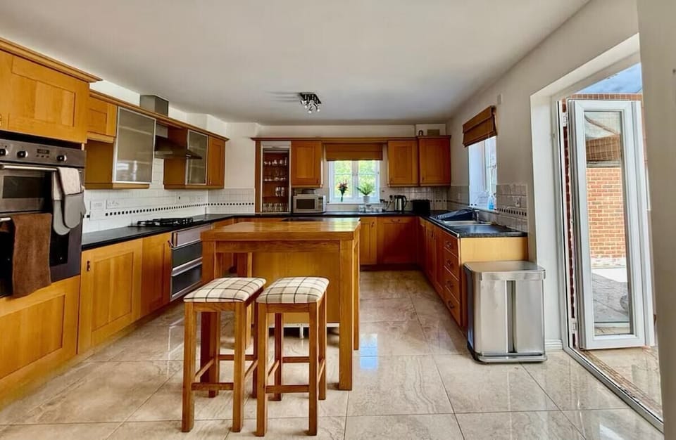 Updated photos pending
Fully equipped kitchen with the laundry facilities 