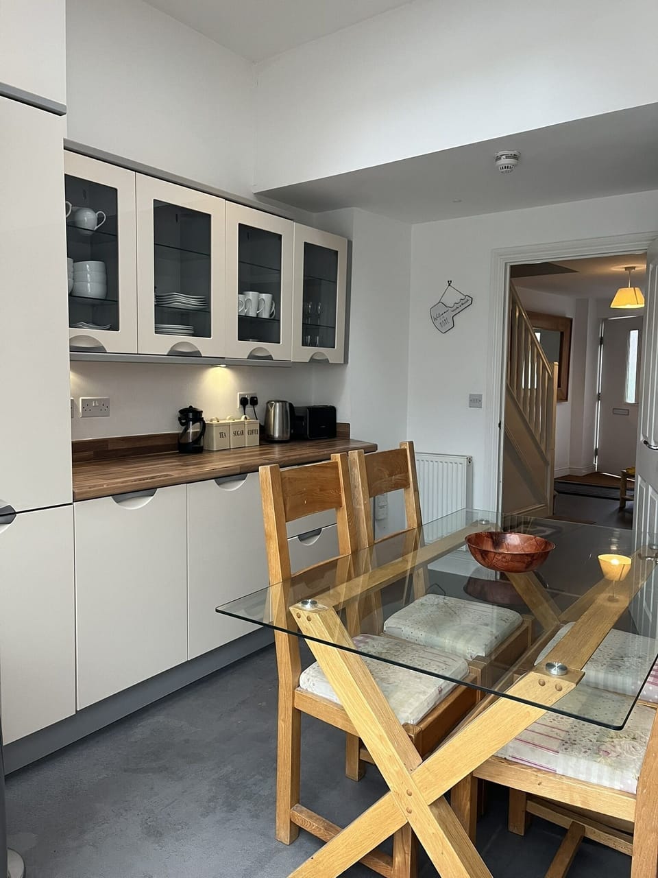 Breakfast, lunch or dinner tome together at the table