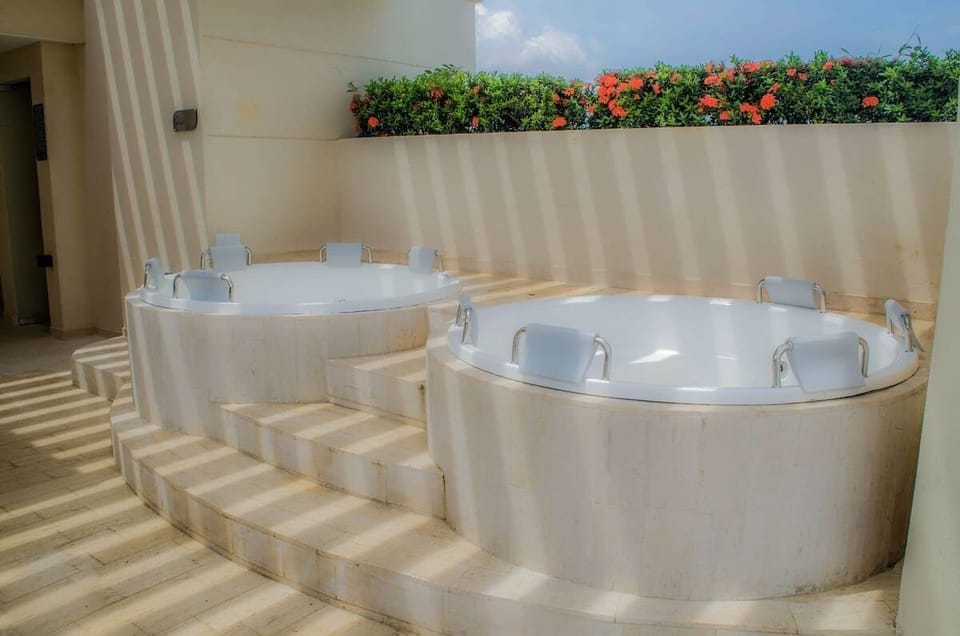 Outdoor spa tub