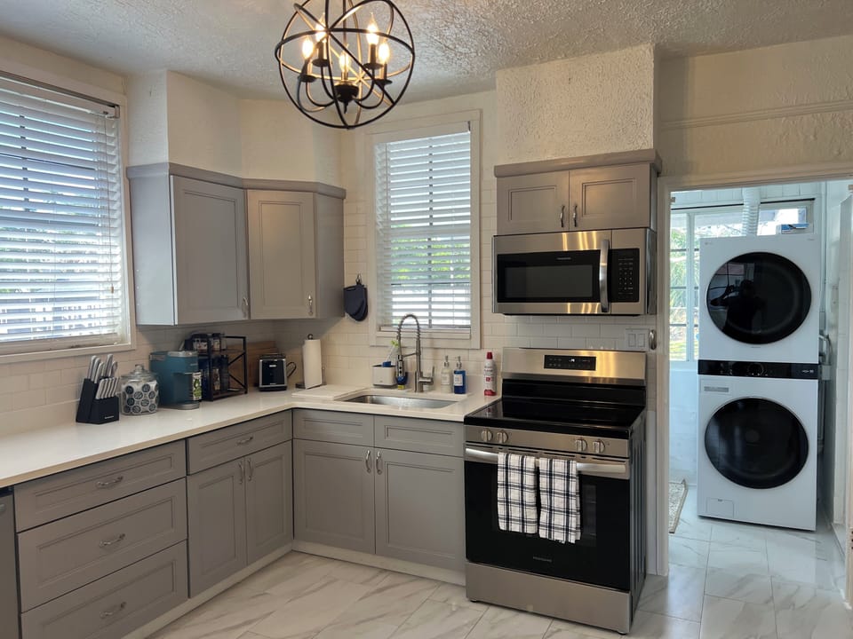 Full Kitchen and laundry area
