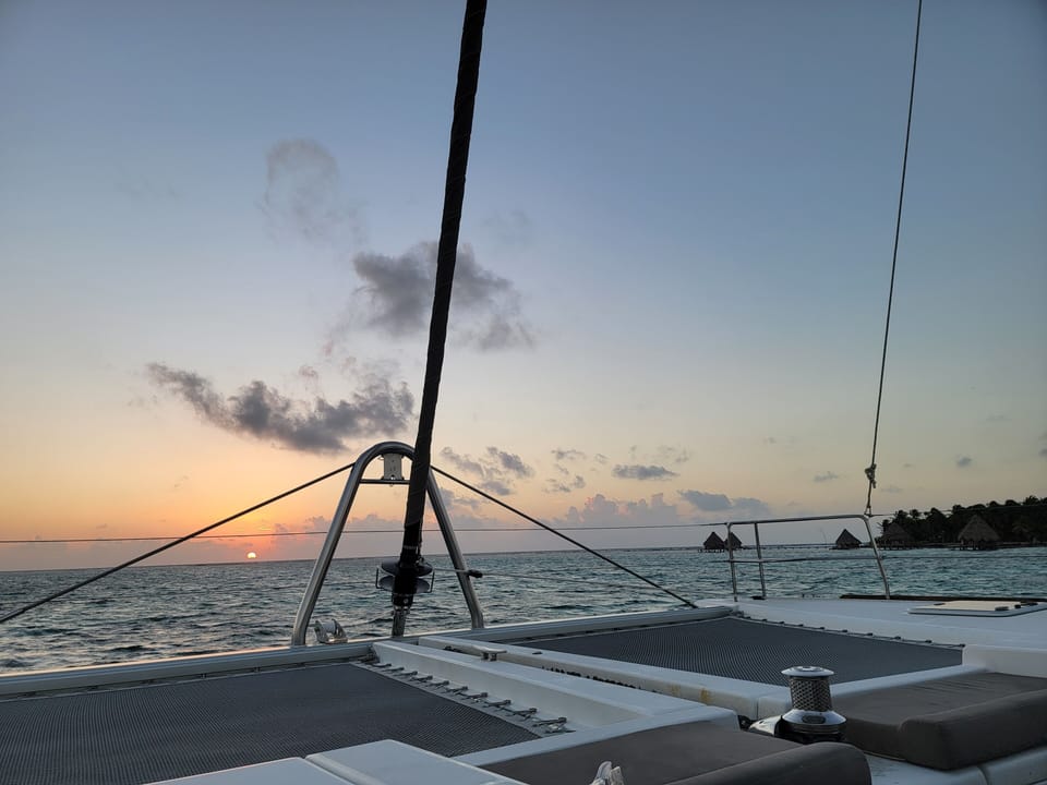 Front Cockpit Lounge