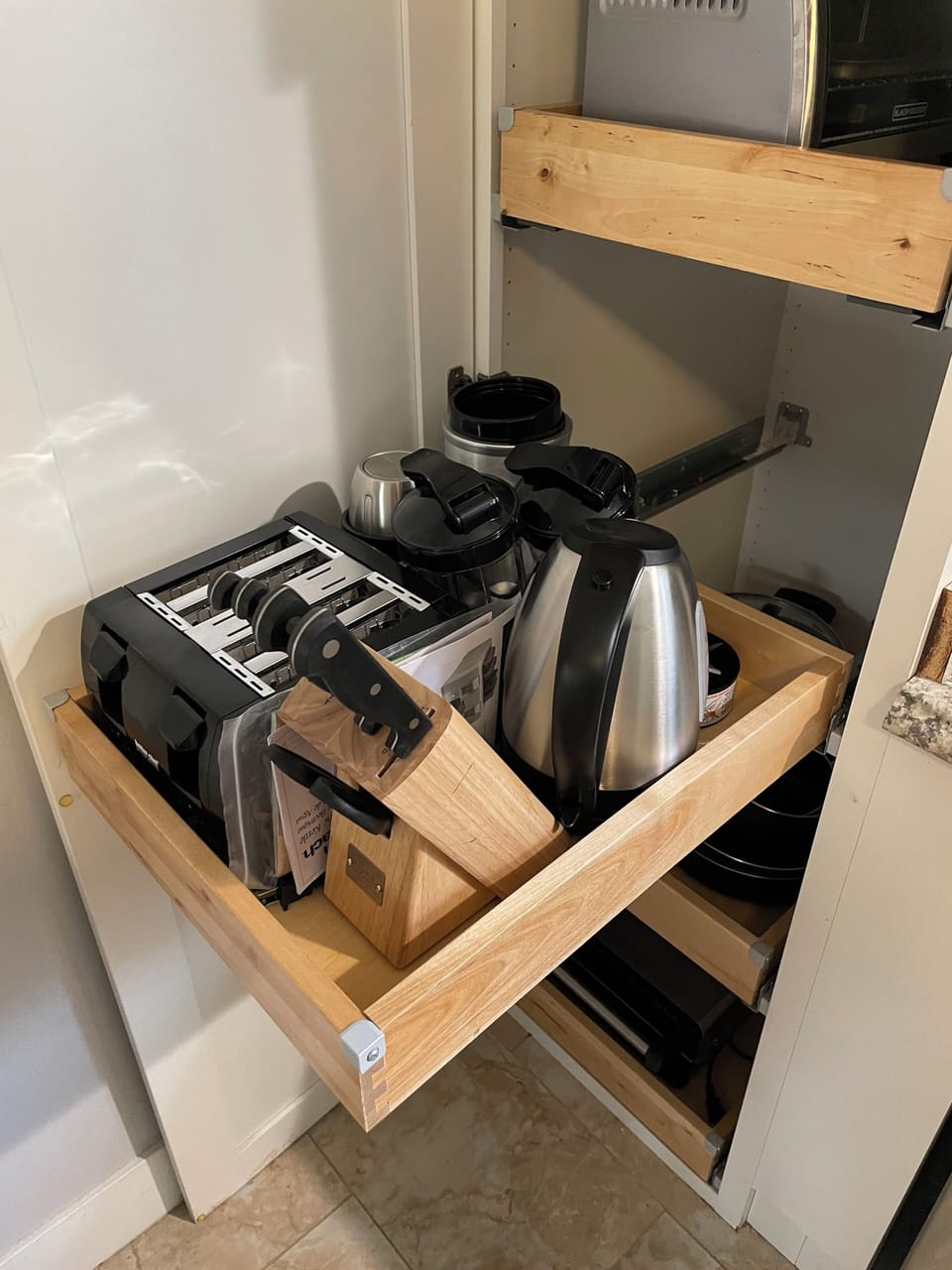 Toaster Kettle and Knives