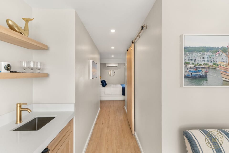Open and airy foyer that welcomes you upon arrival